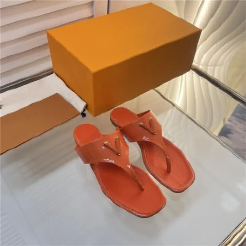 Designer Luksusowe klapki Flip Flops Flat Orange Skórzowe buty Sandały Sandalsl z pudełkiem