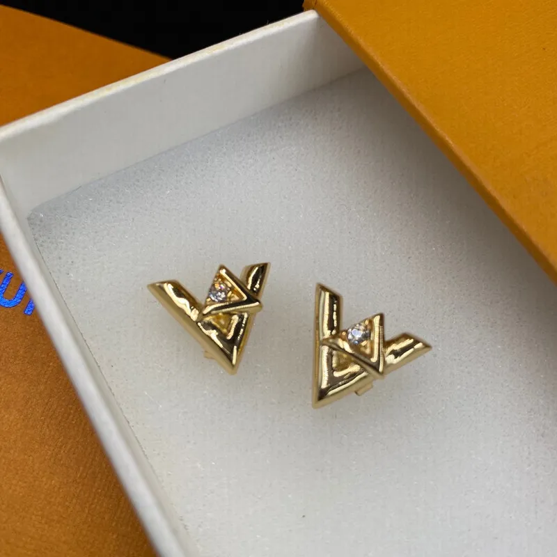 مع Box Quality Women v Letter أقراط لقطات Diamond Stud 18k ذهبية العلامة