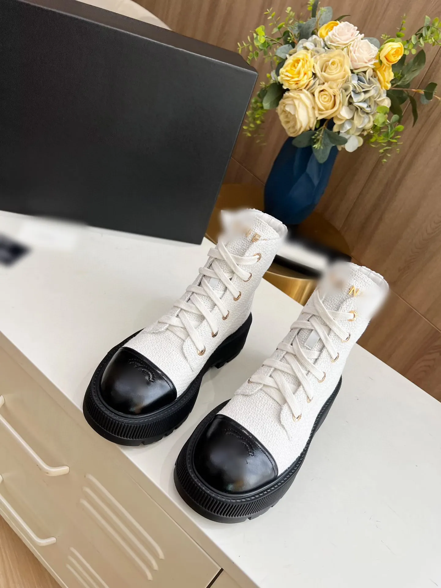 Mode dames designer laarzen dikke zool c letter bedrukte halfhoge laarsjes veterplatform zwart witte luxe ultra dames halflaarzen