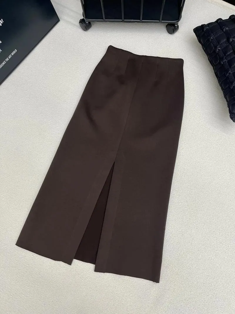 Юбки 2024. Осенне-зимняя женская юбка средней длины с логотипом (бархатная подкладка) WL-111232070