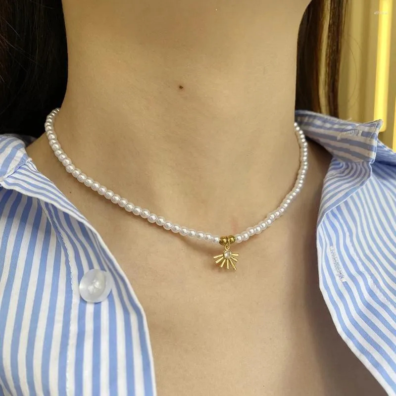Pendentif Colliers Belle fleur de soleil Collier de perles d'imitation pour femmes Colliers de couleur d'or Fermoir en acier inoxydable