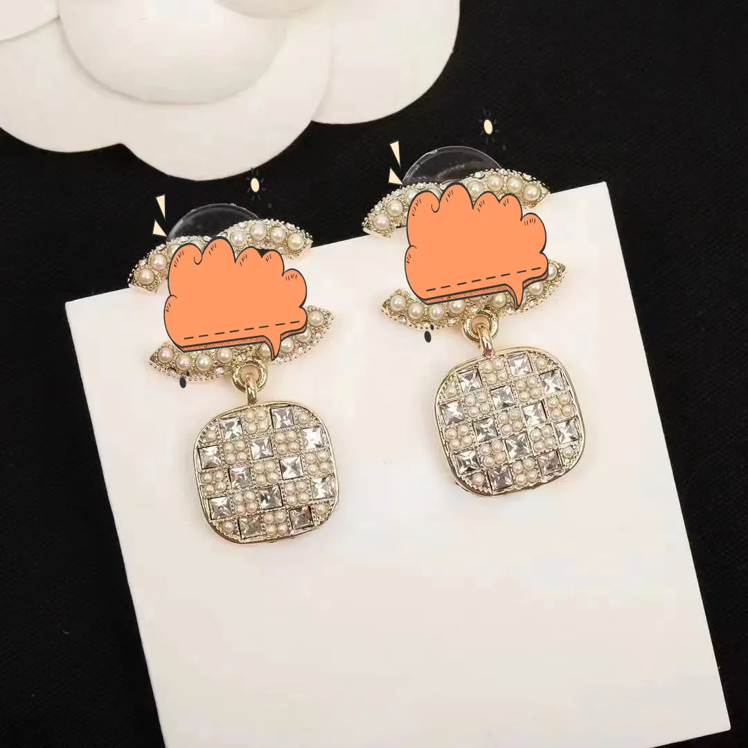Women Designer Studs Earrings Multi Styles Available Letters Pattern with Diamond Decoration Studs Pxx 38-42