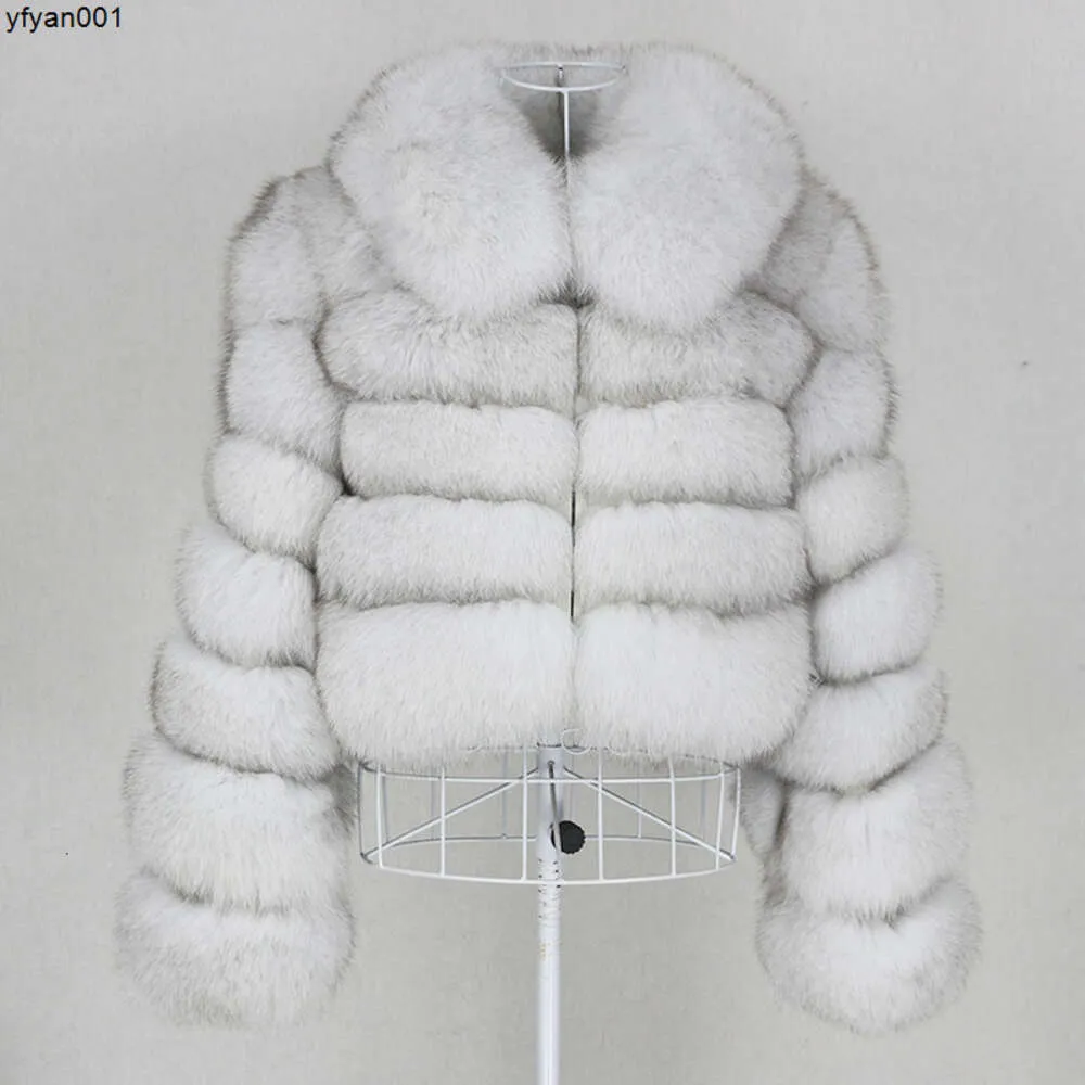 Cappotto invernale di vera pelliccia di lusso Giacca invernale Capispalla in pelliccia di volpe naturale Colletto caldo spesso Streetwear