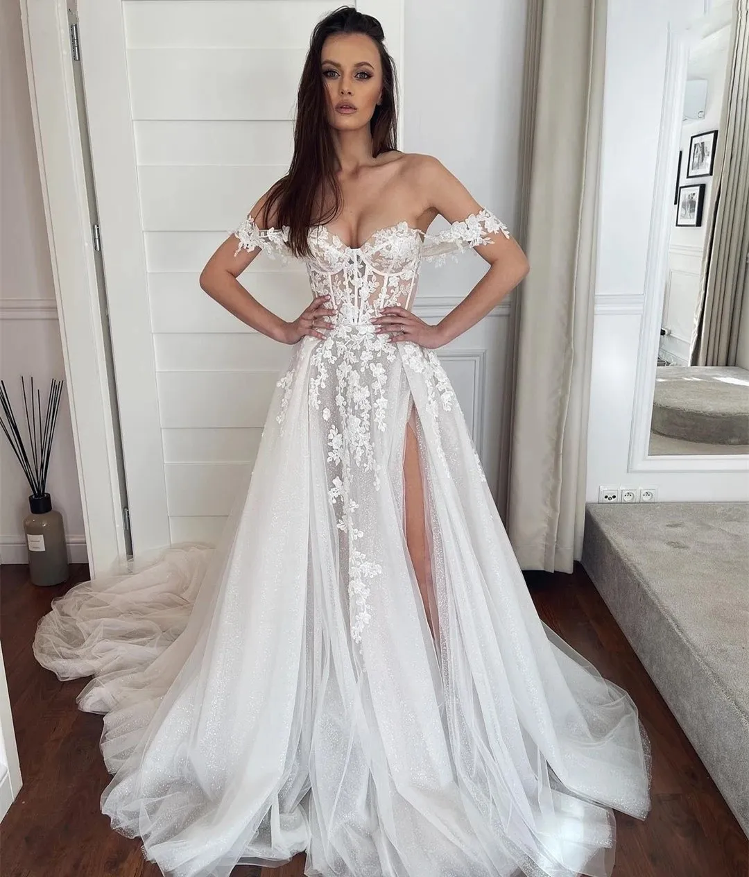 Country Bohemian Western A Line Wedding Dresses Sexy Off The Shoulder Illusion Lace Appliqued Vintage Sequined Bridal Gowns Thigh Split Tulle Robes De ppliqued