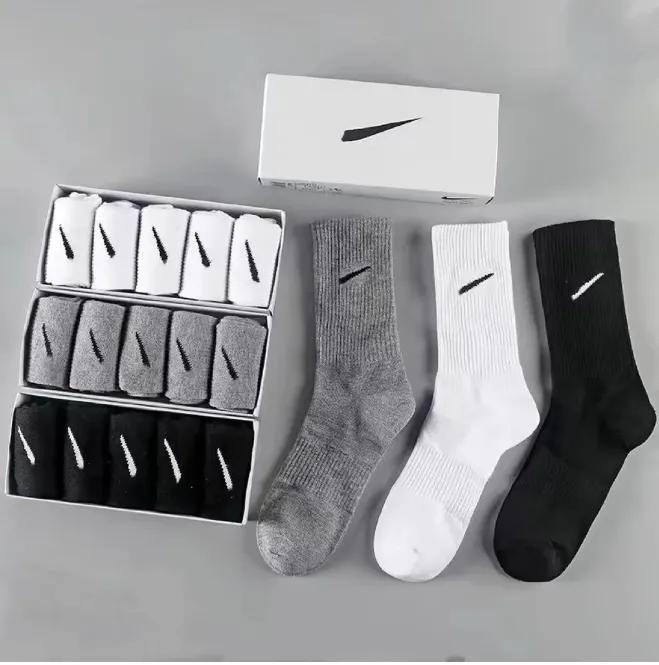 Designer Sock For Men Strumpor Grip Socks Motion Cotton All-Match Solid Color Classic Hook Ankle Backable Black White Basketball Football Sports Sock with Box