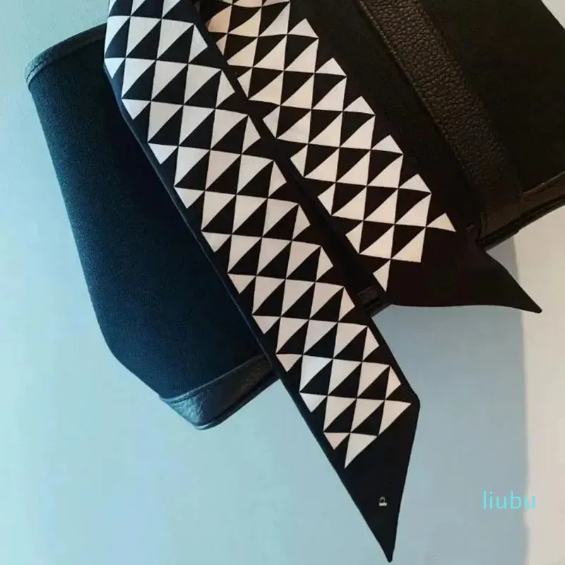 Lenços Luxurys Designer lenço de seda para mulheres lenços de cabeça carta plissada proteção solar pequena xale seção fina bandana amarrada saco pulso laços de cabelo