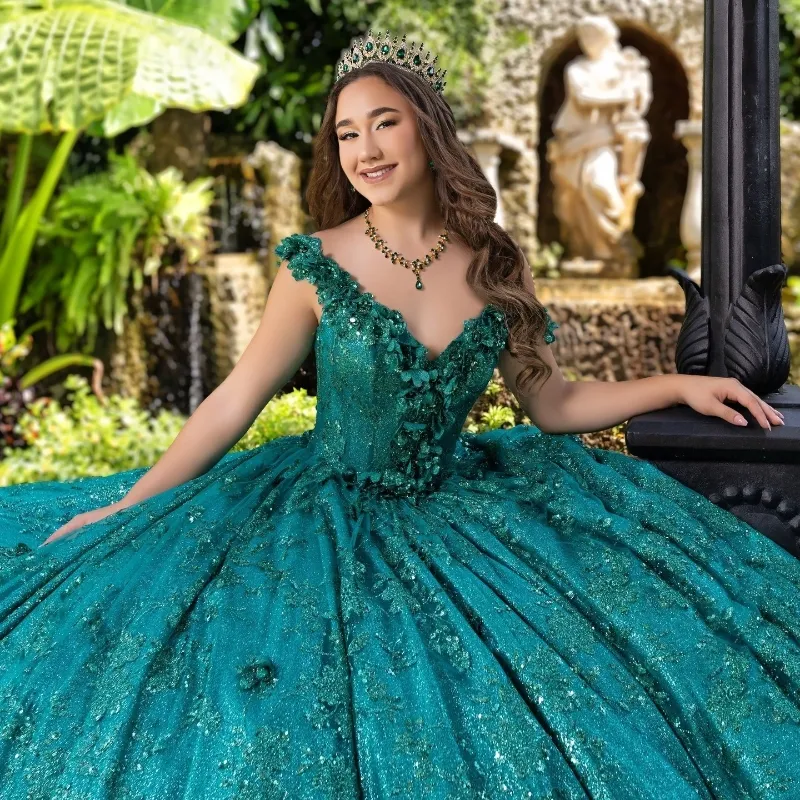 Emerald Green Quinceanera Elbiseler Prenses Balgown Tatlı 16 Omuzdan 3D Çiçek Aplikler Kabarık Balo Elbise Doğum