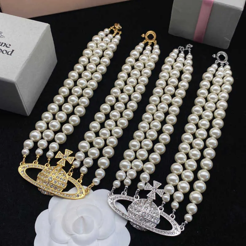 2024 Designer Xitai Queenjewellery Collane con ciondolo Vivien a tre strati con intarsio di perle e collana di cristallo Saturno