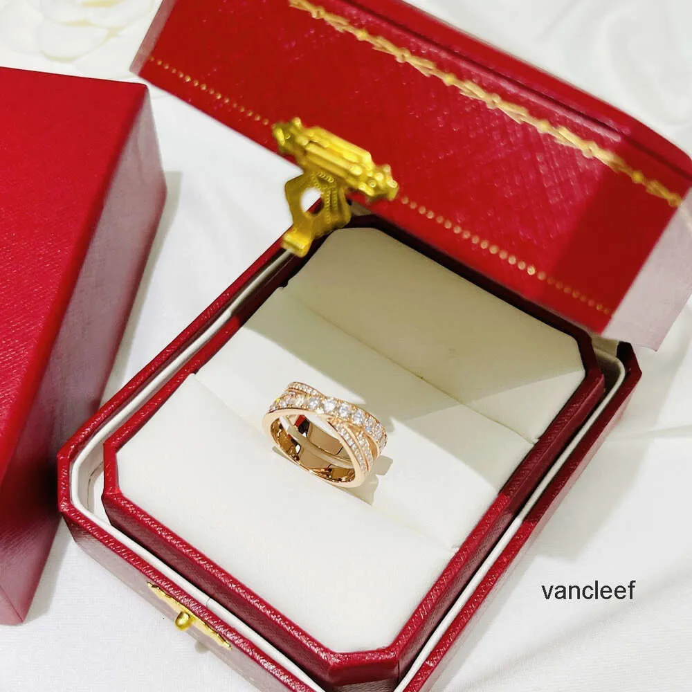 Designer Love Ring Luxury Rings for Women Fine Provermanhip Personlighet Guld och silver smycken par gåva par Trend Big Brand Diamond High Quality Good