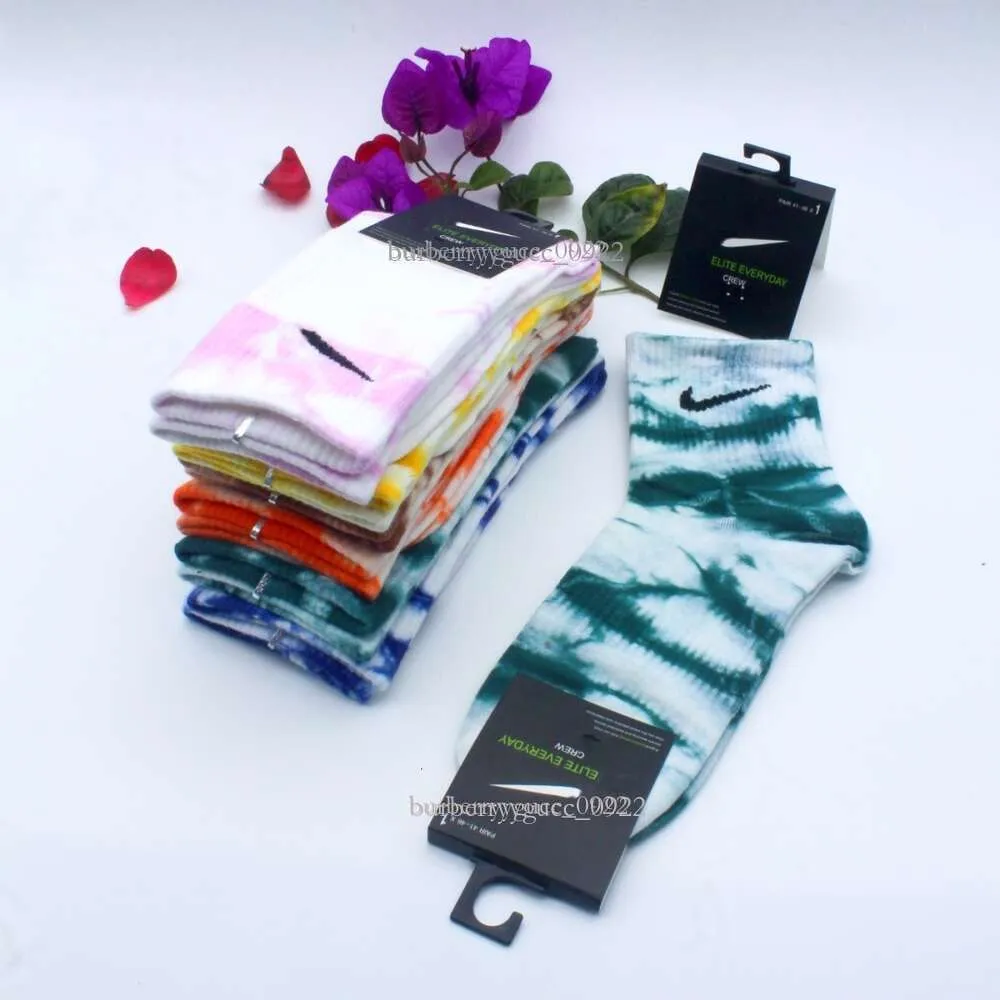 Fashion White Men Women Pure Cotton Thick Sports Couple Long Medium Short Rainbow Wool Socks Letter Nk Color Tie-dye Printing Heel Stockings