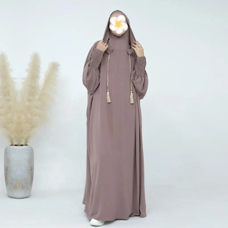 Abbigliamento etnico Tinta unita Crepe Abaya Abito con cappuccio con cappello Turchia Jilbab Abiti da preghiera musulmana Islam Abaya per le donne Dubai Kaftan Niqab Robe