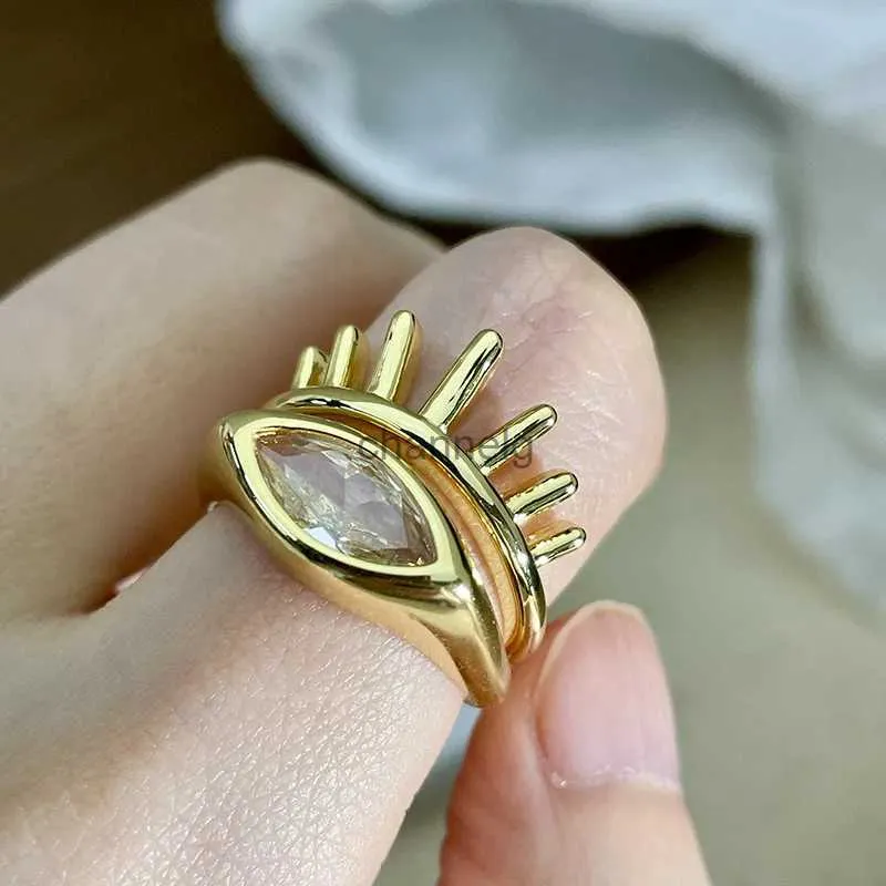 Cluster-Ringe, exquisite goldfarbene Augenringe für Frauen, trendiger Zirkonia-Schmuck, klassischer Charm-Ring, romantische koreanische Modeaccessoires YQ240109