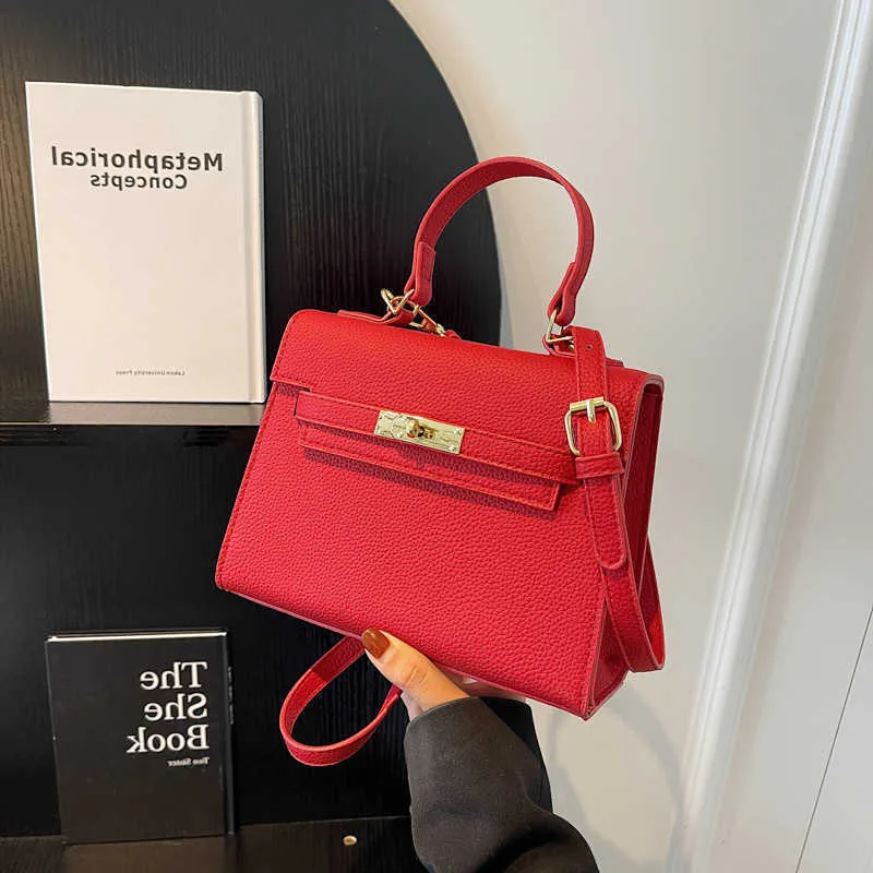 A HKELYS AVANCED RED BAG 2024 Nya kvinnors populära mångsidiga Crossbody Bridal Wedding Handheld A0FL