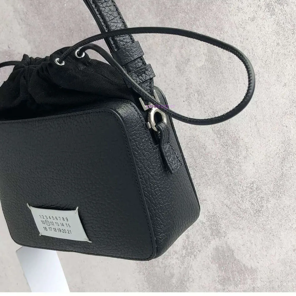 モズク様 ハサン2世モスクの噴水のアラベスク模様。インカサブランカ