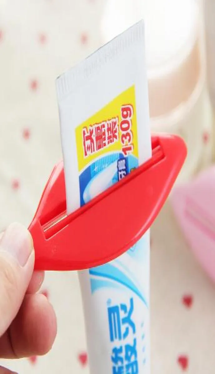 practical Multifunction creative red lips toothpaste dispenser sealing clip Peelers home bathroom tool7257870