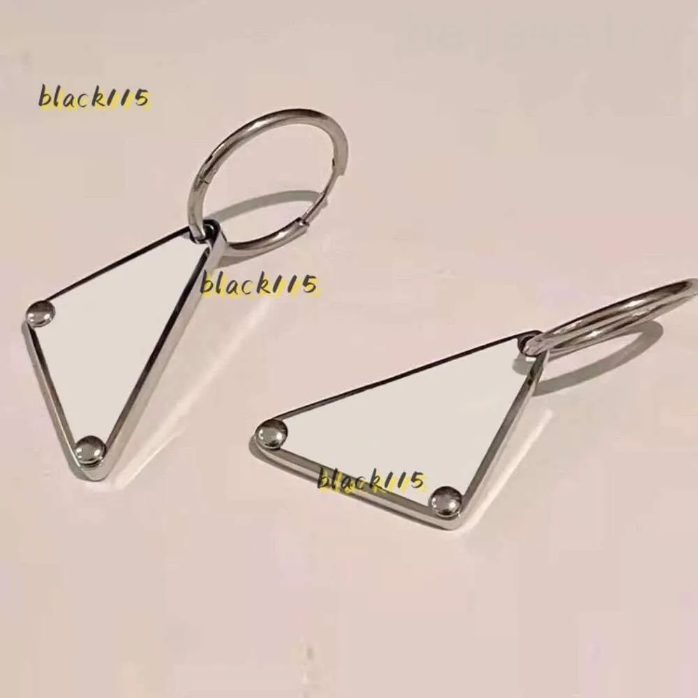 Stud Men Metal Triangle Dingle Earing Stud Fashion Jewelry Rostfritt stål Hoop Earings Lady Fashion Ohrringe Simple Letter Clip on Designer örhängen Retro 2024