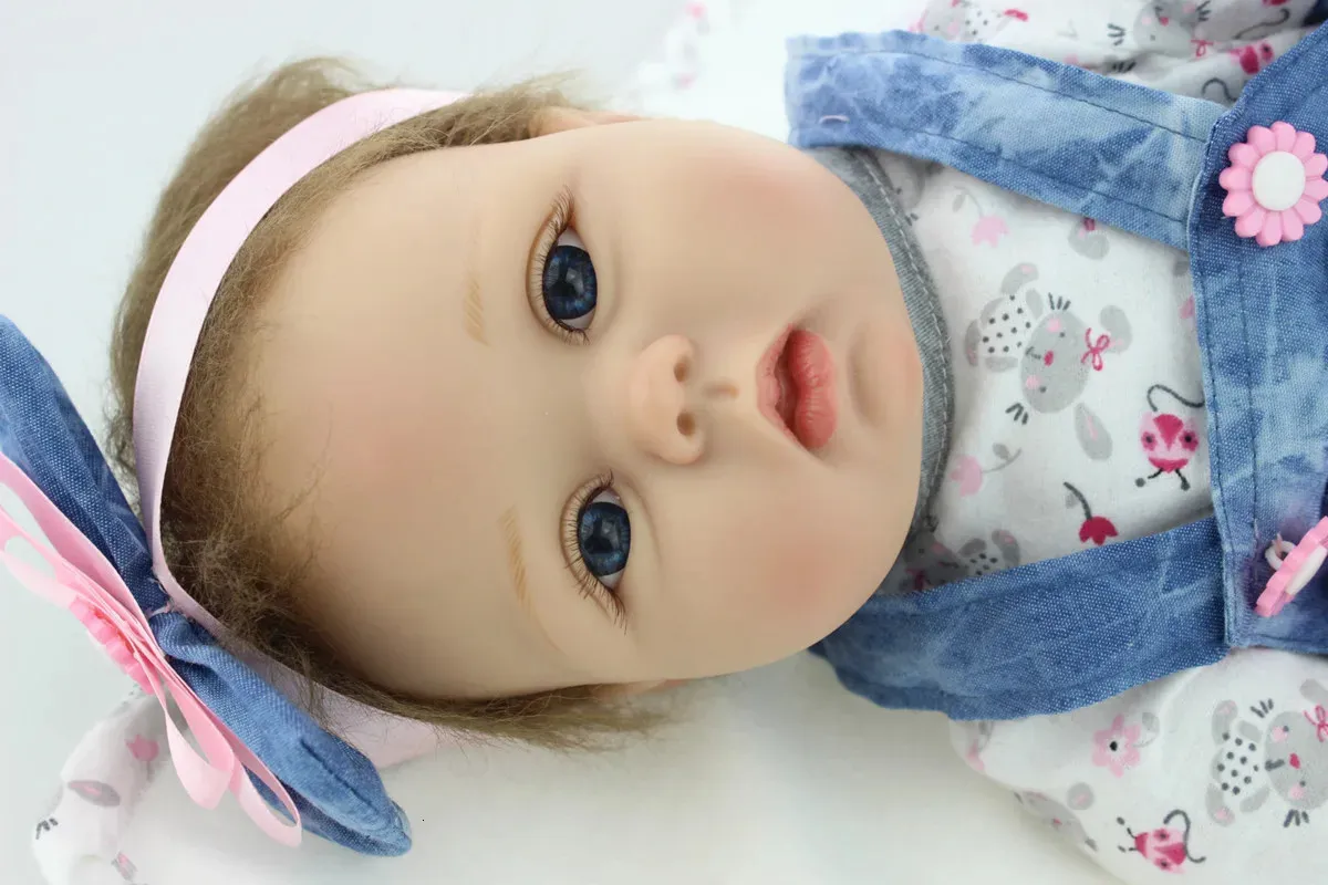 55 CM Baby Reborn Doll Bambola in silicone nata Ragazza del bambino Realistica bebe Reborn Morbida pelle realistica al tocco 240108