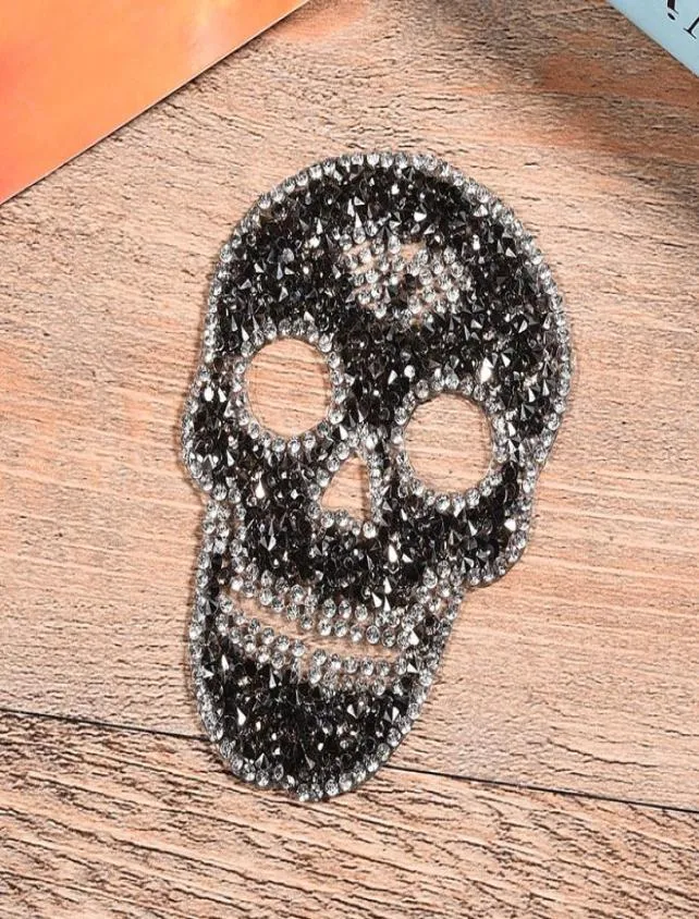 Fixa Rhinestone Skull Patches Motiv Järn på lappar Strass Crystal Appllique för DIY -plaggdekoration8727667