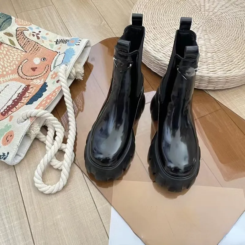 Bottines Chelsea de styliste pour femmes, bottines Martin à semelles épaisses, avec étiquette triangulaire, Muffin, nouvelle collection 2023