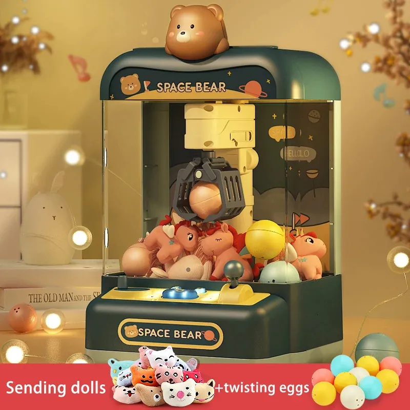 Barnens mini Claw Machine Liten Clip Doll Machine Home Version Candy Twisted Egg Ball för män och flickor 240108