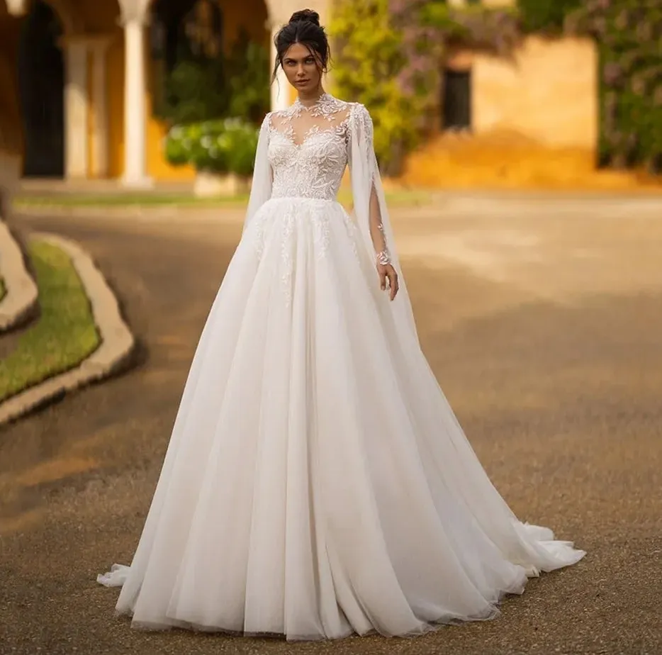 Elegante Vestido De Novia De Una Línea A Con Ilusión De Mangas - Main Image