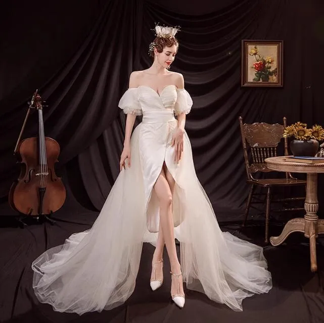 Abiti da sposa hi-lo in tulle con scollo a cuore Abito da sposa con strascico di corte con fiocco