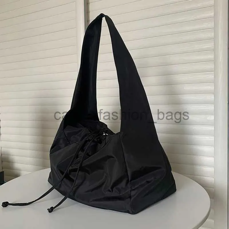 Axelväskor kvinnor väska ny nylon hink mode fasta dragkedja mjuka plånböcker och handväskor lyxdesigner svart totecatlin_fashion_bags