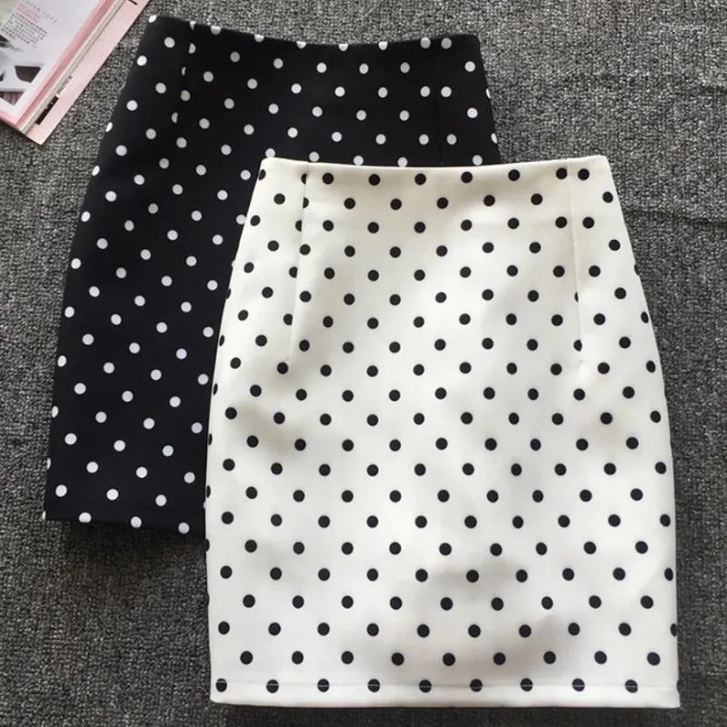 Jupes Polka Dot Femmes Jupe Été 2024 Vintage et taille haute paquet hanche mini a-ligne