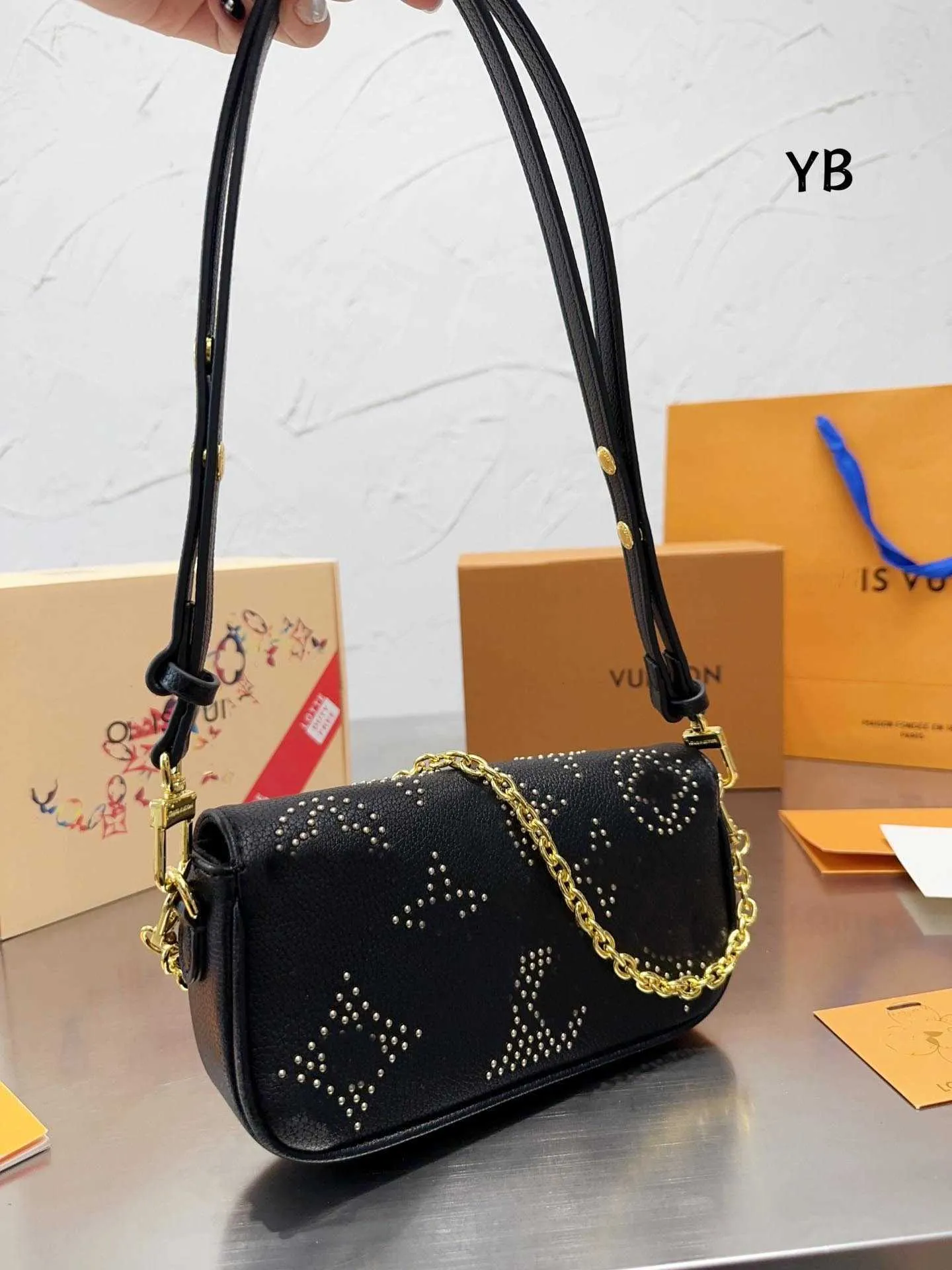 Économisez gros sur les achats en gros de Sac Fourre Tout France Sac Fourre  Tout En Cuir De Luxe – Sac À Main À Petit Rabat Inspiré Du Designer Pour