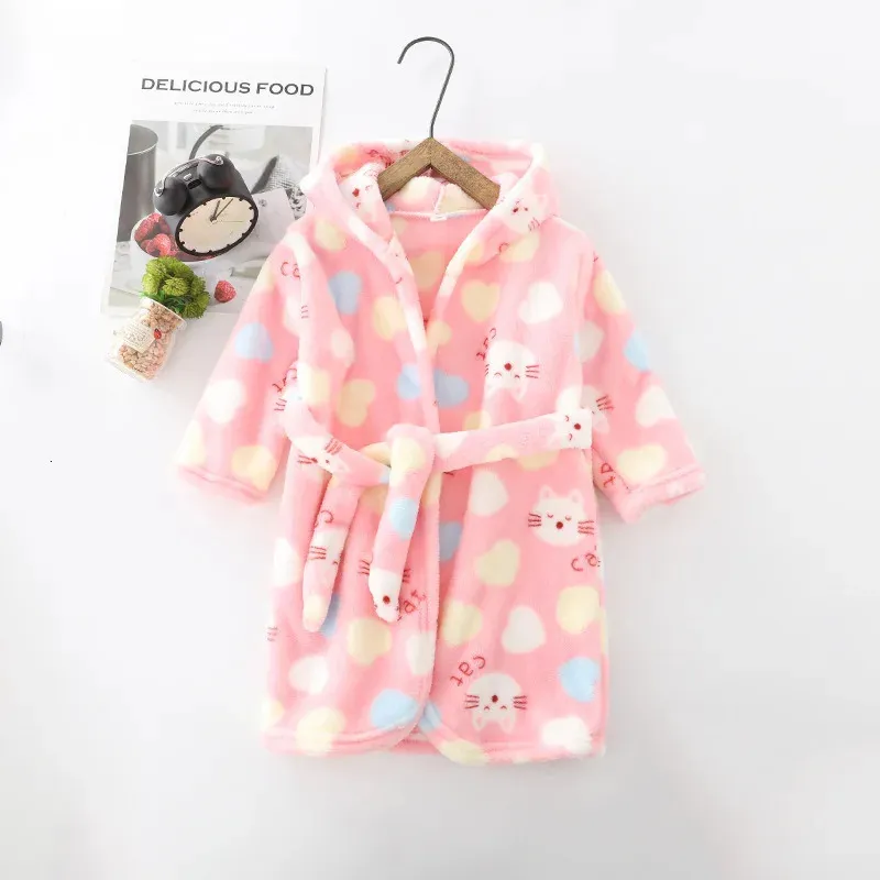 Baby Girl Bathrobe Flannel Sleepwear Kid Towel Robes Bath Infant Pijamas Nightgown Toddler Hooded Thicken Children Clothing A730 240108