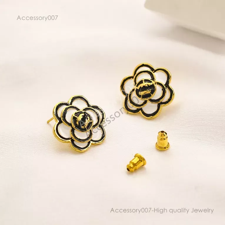 Bijoux de créateurs Boucle d'oreille Cadeaux de luxe Boucles d'oreilles à breloques Boucles d'oreilles à fleurs noires plaquées or 18 carats pour femmes Bijoux de créateurs 2023 Amour de mariage en acier inoxydable