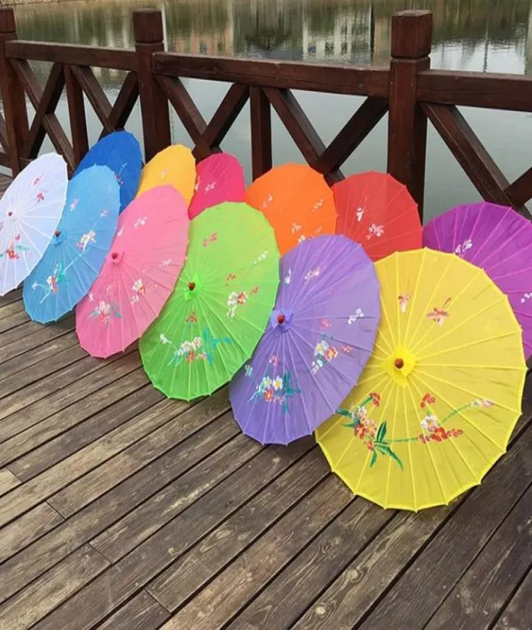 Adultes chinois fait à la main tissu parapluie mode voyage couleur bonbon Oriental Parasol parapluies fête de mariage décoration outils SN2752592972