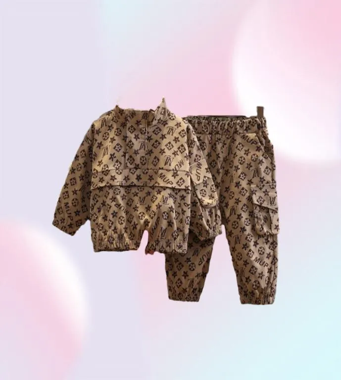 Çocuk Giyim Setleri Erkek Kızların Takipleri Takım Mektubu Çizgi Şebekesi Baskı 2 PCS Tasarımcı Ceket Pantolon Takımları Chidlren Casual Sport Ceza1920385