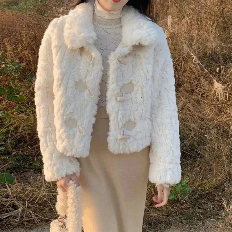 Abrigo de piel de zorro blanco sintético para mujer moda dulce corto grueso cálido elegante chaqueta Vintage abrigos mujeres conejo 240108