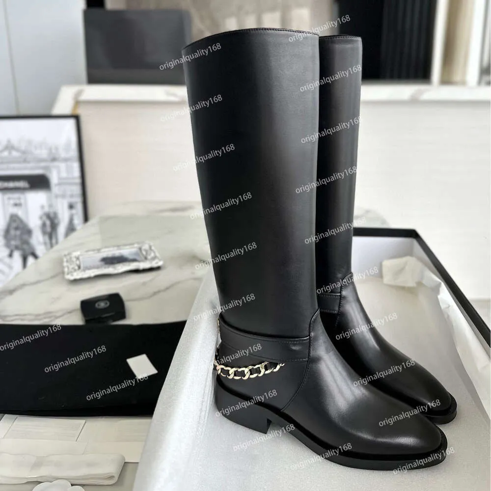 Designer 23A Ridderlaarzen Herfst En Veterschoenen Ahort Laarzen Martin Boots Letters Dames Luxe Halve Laarzen Zwart Kalfsleer Hoge Platte Schoenen Enkellaarsjes Originele Kwaliteit