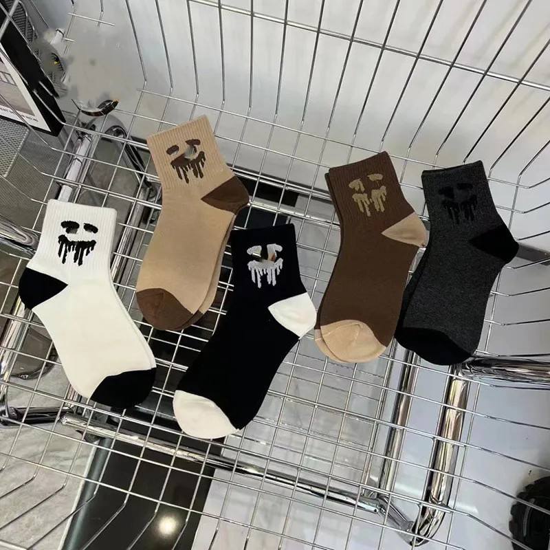 Herbst und Winter Neue Koreanische Stil Mid-Kalb Länge Socken Gekämmte Baumwolle Student Sport Socken Mädchen Socke Trendy Socke