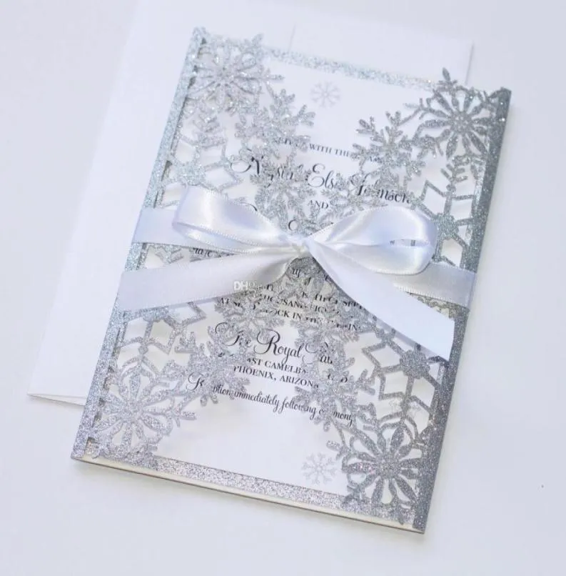 Luxuriöse silberne Hochzeitseinladung, Schneeflocken-Laserschnitt-Einladung, elegante hohle Hochzeitsfeier-Einladungen mit weißer Schleife 1114077