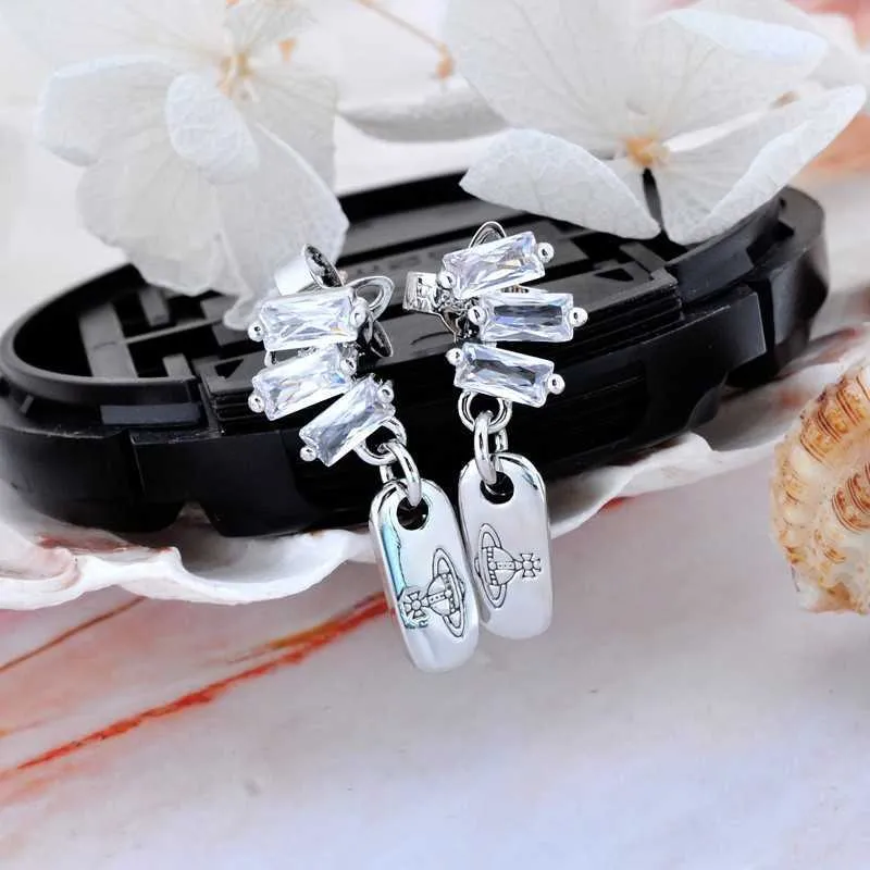 2024 Designer Xitai Queenjewellery Square Zircon Saturn hängande tagg för kvinnor Oregelbunden full diamantljus lyx och unik känsla örhängen
