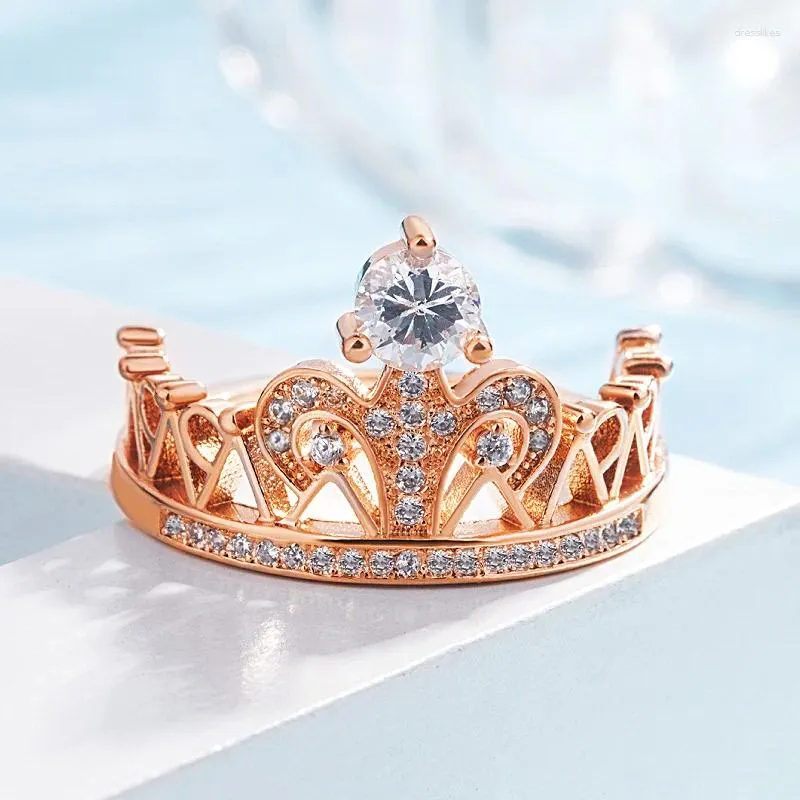 Pierścienie klastra moda elegancka księżniczka Pierścień koronny Rose Gold PlATE Znakomity cyrkon damskie akcesoria biżuterii zaręczynowe