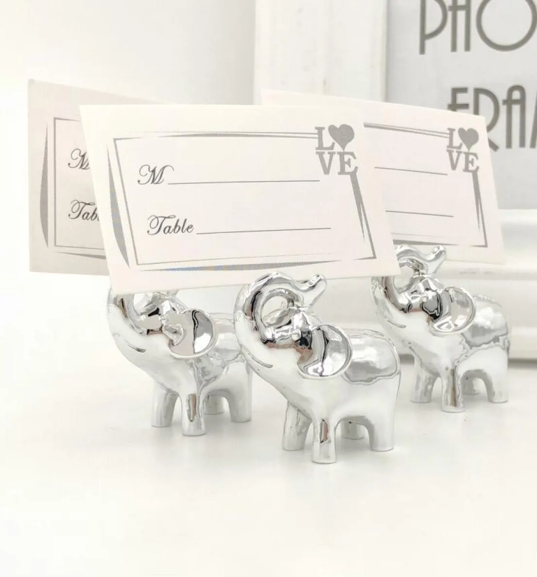 Favores de casamento presente quotLucky in Lovequot Silver Lucky Elephant Place Name Po Card Holder Party Decoration6985706