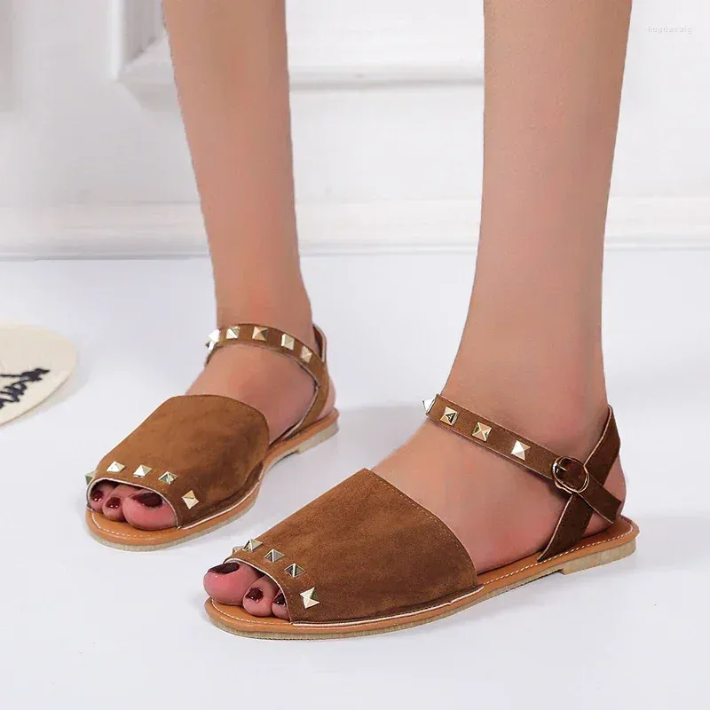 الصنادل 2024 نساء مسطحات أحذية الصيف زقزقة النعال المصممة مصممة العلامة التجارية Flip Flops Trend Walking Mujer Zapatos Slides