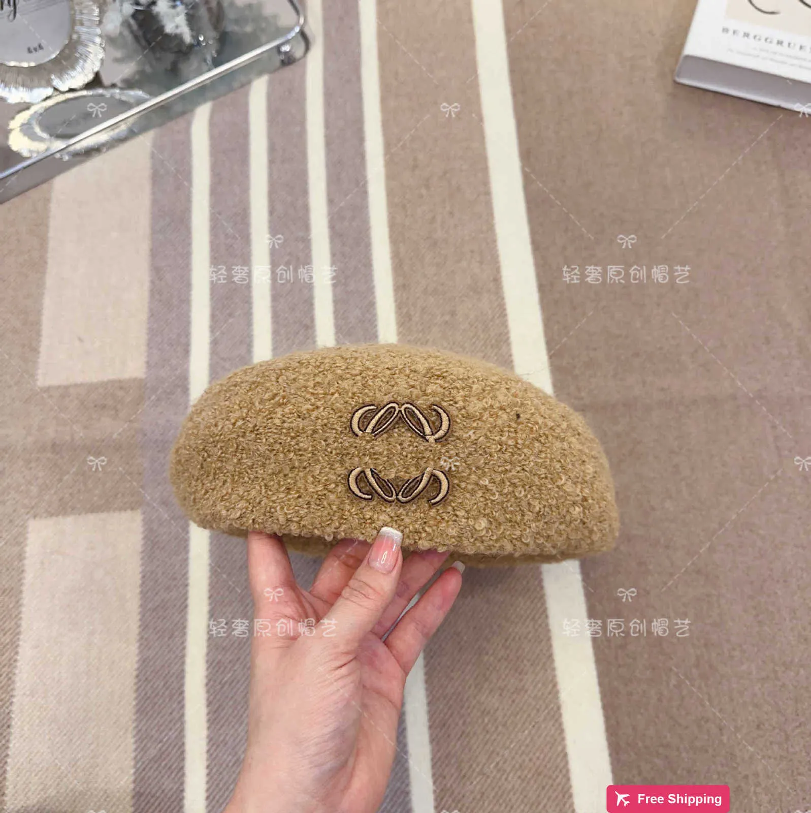 Designer Ball Caps Luo Jia 23 AutumnWinter New Letter Embroidered Lamb Hair Beret Artistic Painter Hat British Bud Hat E8CB