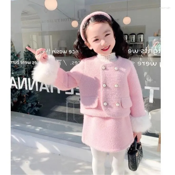 Zestawy odzieży Zestaw dziewcząt w stylu koreański stały kolor mody bawełny pluszowy ciepły płaszcz słodka spódnica 2024 zima