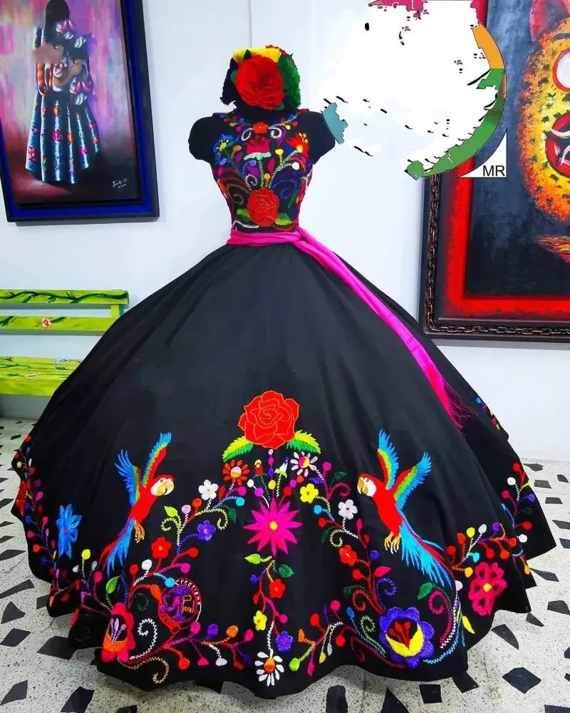 فساتين أسود تشارو التطريز Quinceanera Dresses Prom Sweet 16 Mexican Girlsless Sleveless Sheipper Vestidos de 15 Anos