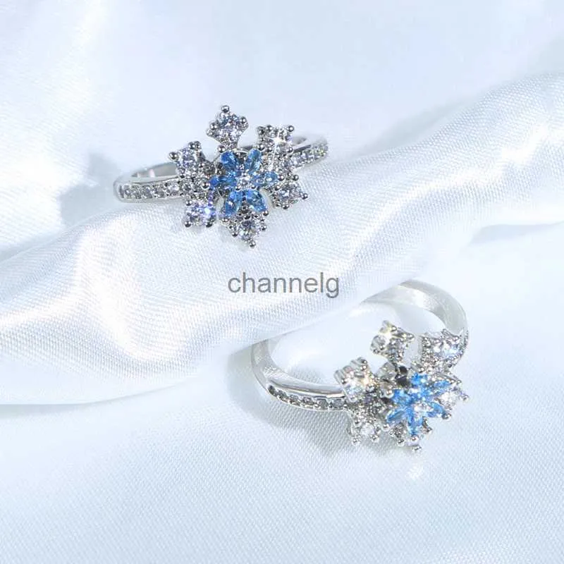 Pierścienie klastra hurtownia nowa przybyła klasyczny srebrny kolor rzędy CZ Paved Flowers Pierścień Snowflake Pierścień Kobiety
