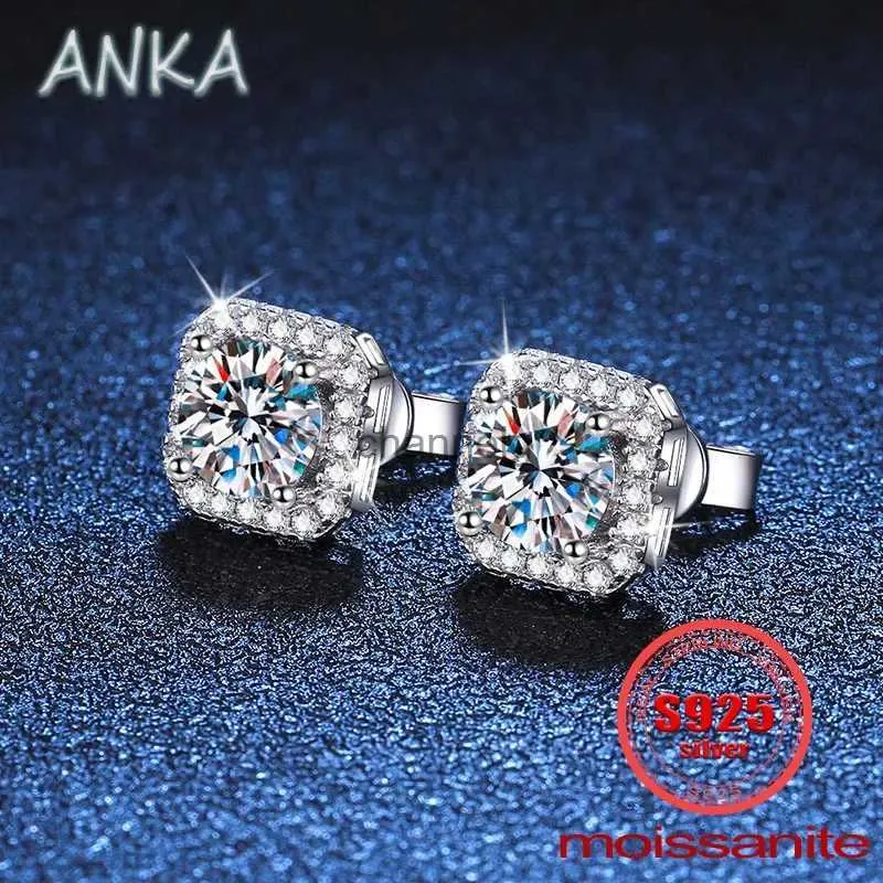 stud anka new S925 Silver Earrings Women Moissanite أقراط مصنوعة من مربع فاخر 1CT Moissanite Diamond Women Orrings YQ240110