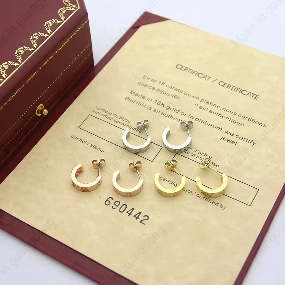 Pendientes de lujo Pendientes de diseñador para mujer Pendientes de oreja de moda para mujer Envío gratis para dama Joyería de diseñador con diamantes chapados en oro Pendientes hermosos para mujer