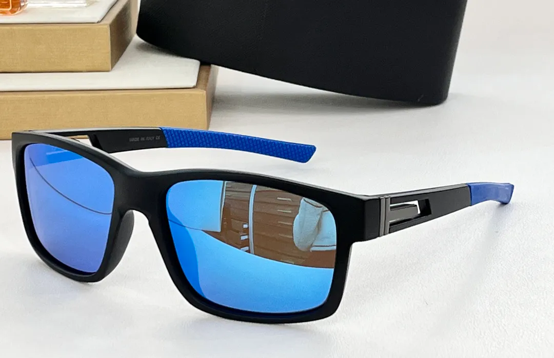 Sport solglasögon matt svart/blå spegellin