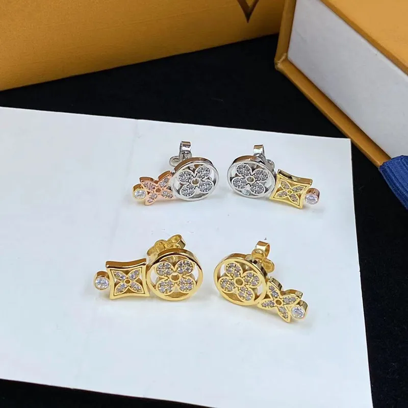 Med boxdesigner örhängen stud lyx kvinnor mode smycken studs örhänge rostfritt stål diamant örhänge kvinna blommor design