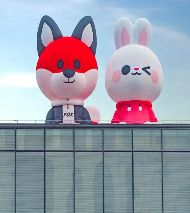 Främjande uppblåsbar maskot seriefigur Animal Colorful Fox and Rabbit anpassade livsliknande reklam4607205